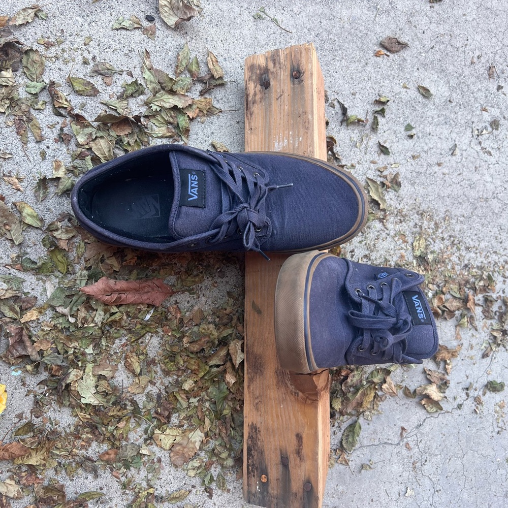 Vans Men’s Navy Canvas Low-Top Sneakers with Gum Sole